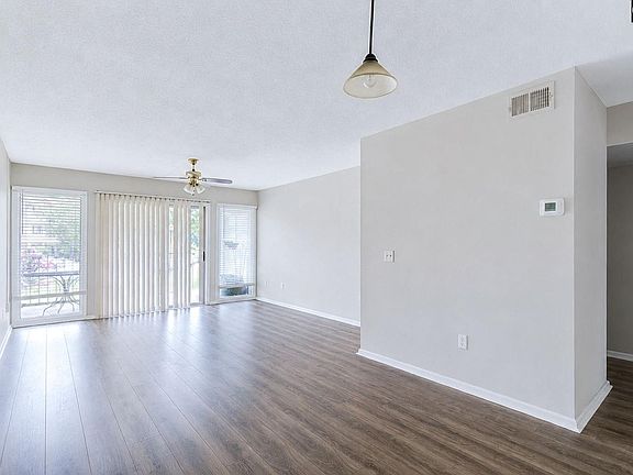4th image of 1208 Bush River Rd APT C7