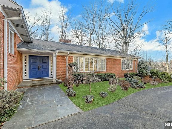 4th image of 32 Litchfield Way