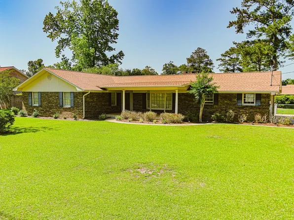 106 Needle Pine Dr, Dothan, AL 36301