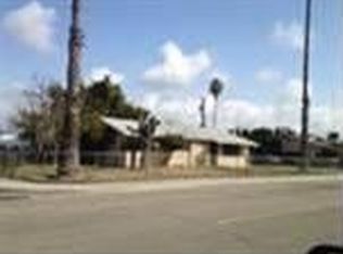 995 Tuolumne St, Parlier, CA 93648