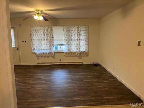 4th image of 301 Lilac Dr