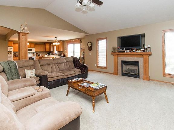 4th image of 1046 Lake Shore Dr SE