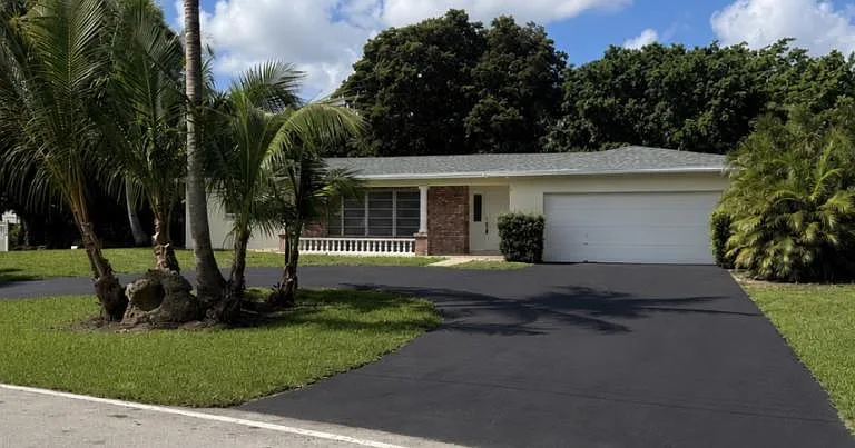11480 Tara Dr — Photo 2