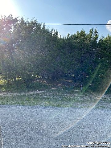 2nd image of 1975 Lakeview Dr