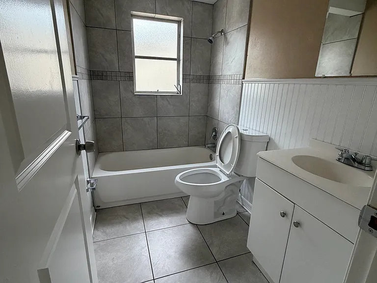 11206 Yellowwood Ln — Photo 8