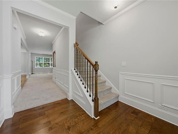 2nd image of 1001 Creekhead Dr