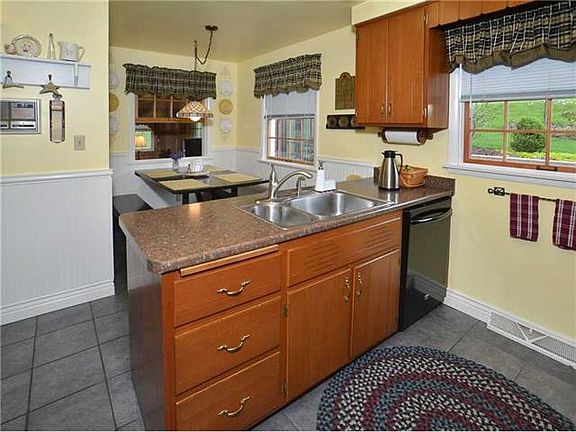 4th image of 905 Lombard St