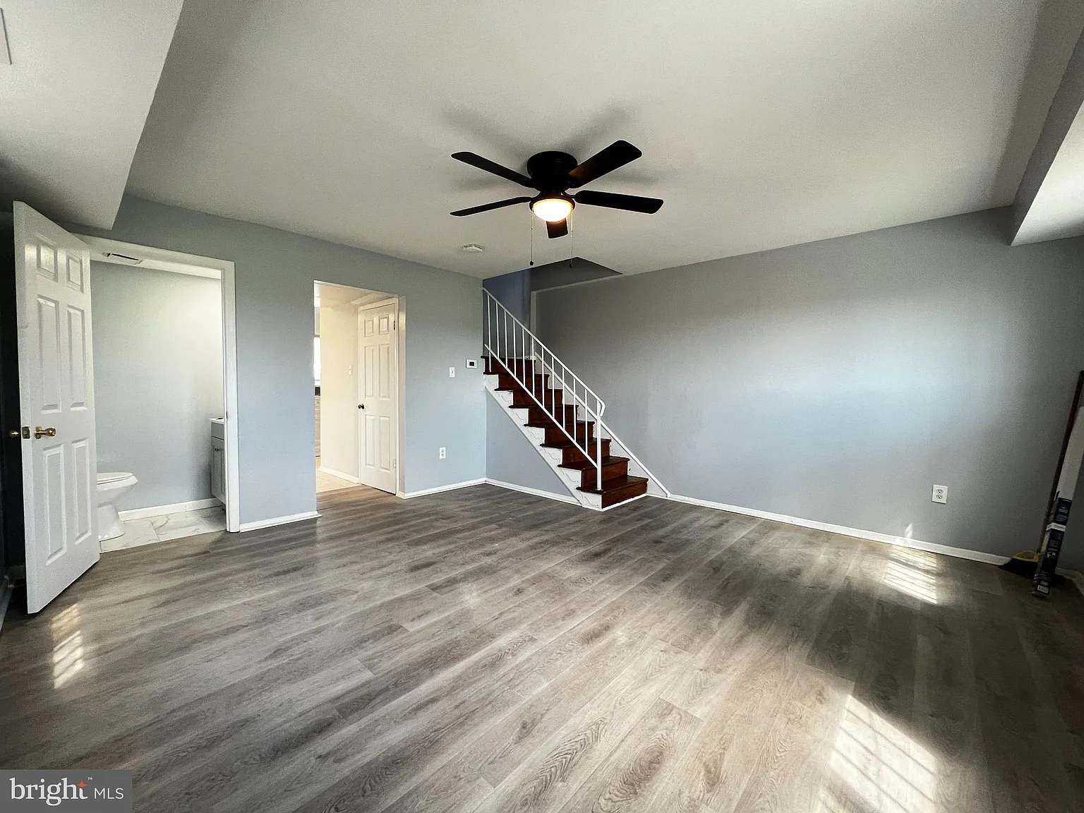 3 bed, 1.5 bath, 1054 sqft, $2,350 — Photo 3