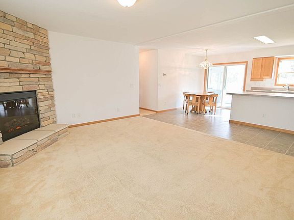 4th image of 845 Evergreen Ln
