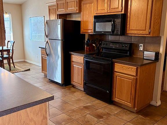 4th image of 1601 Sommerset Pl