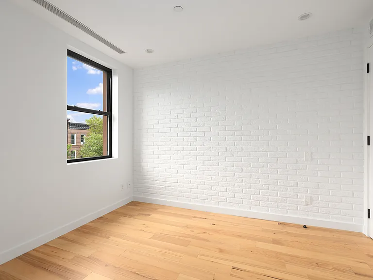 577 Madison St #4A — Photo 2