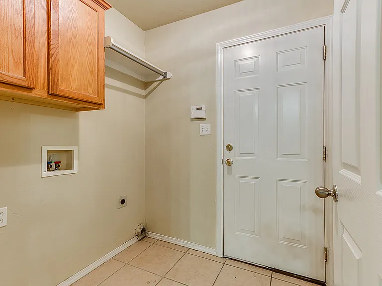 2427 W Oklahoma Ave — Photo 5