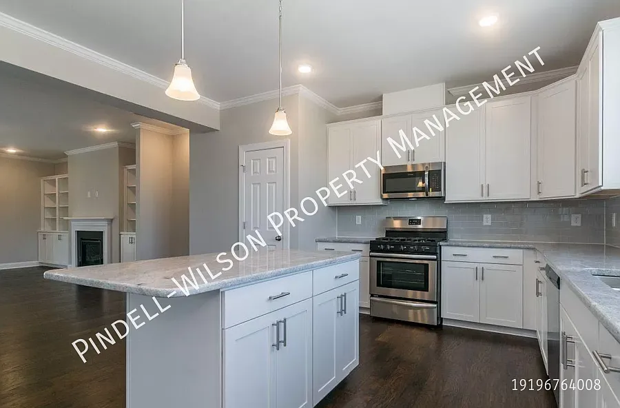 Coming Soon! Beautiful 3 bd, 4 bath townhouse in Carpenter Village Cary — Photo 4