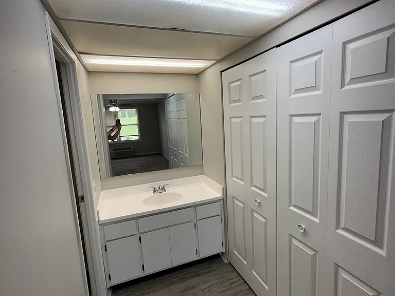 10-64 Hampshire Dr #60 — Photo 1