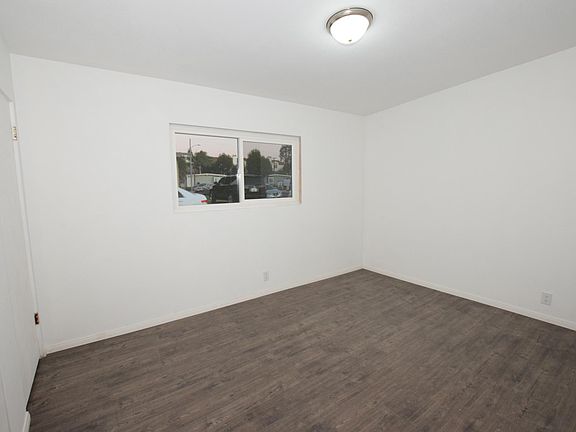 4th image of 157 Ann Ave #157