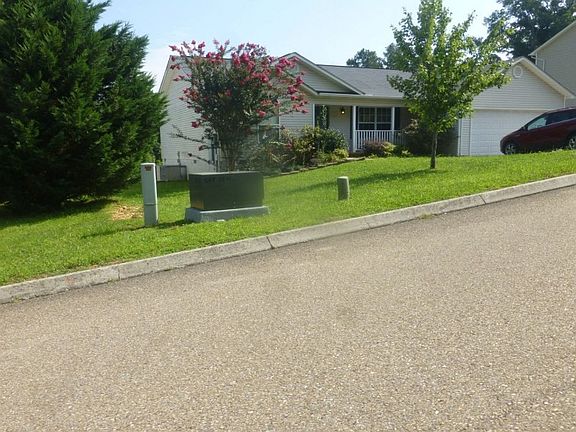 3rd image of 320 Dogwood Glen Ln