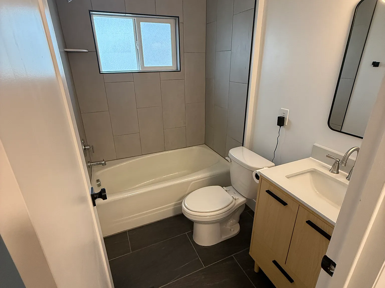 3 bed, 900 sqft, $1,825 — Photo 3