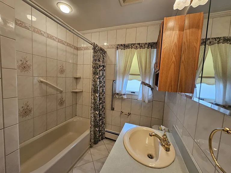 35 Elwood Ave — Photo 10