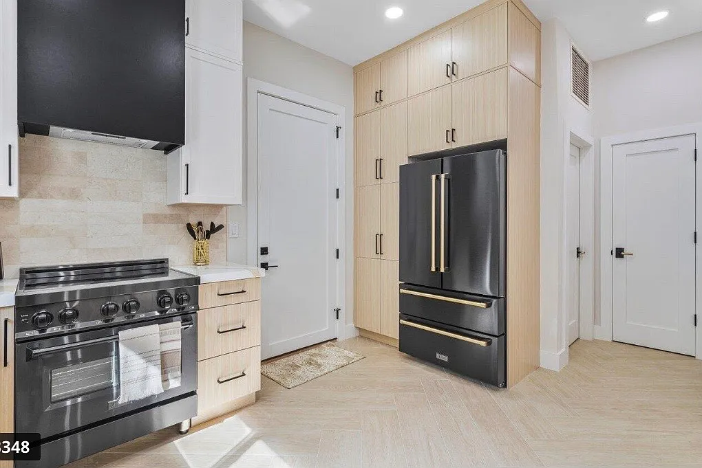 3 bed, 1554 sqft, $8,000 — Photo 3