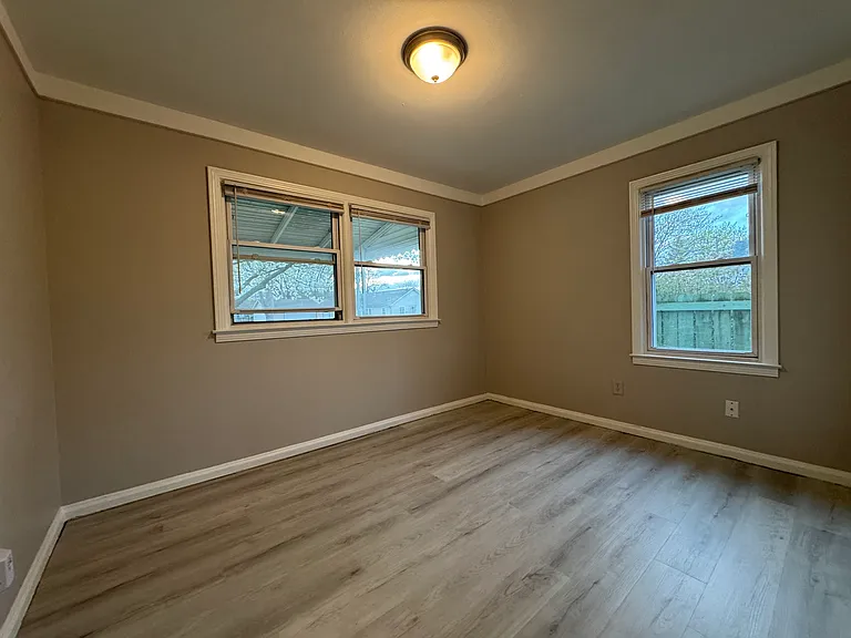 23440 Couzens Ave — Photo 3