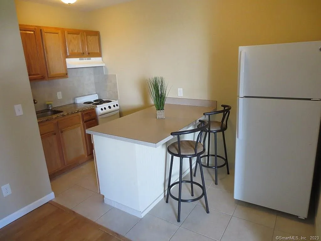 Building Photo - 7 Brookdale St #6