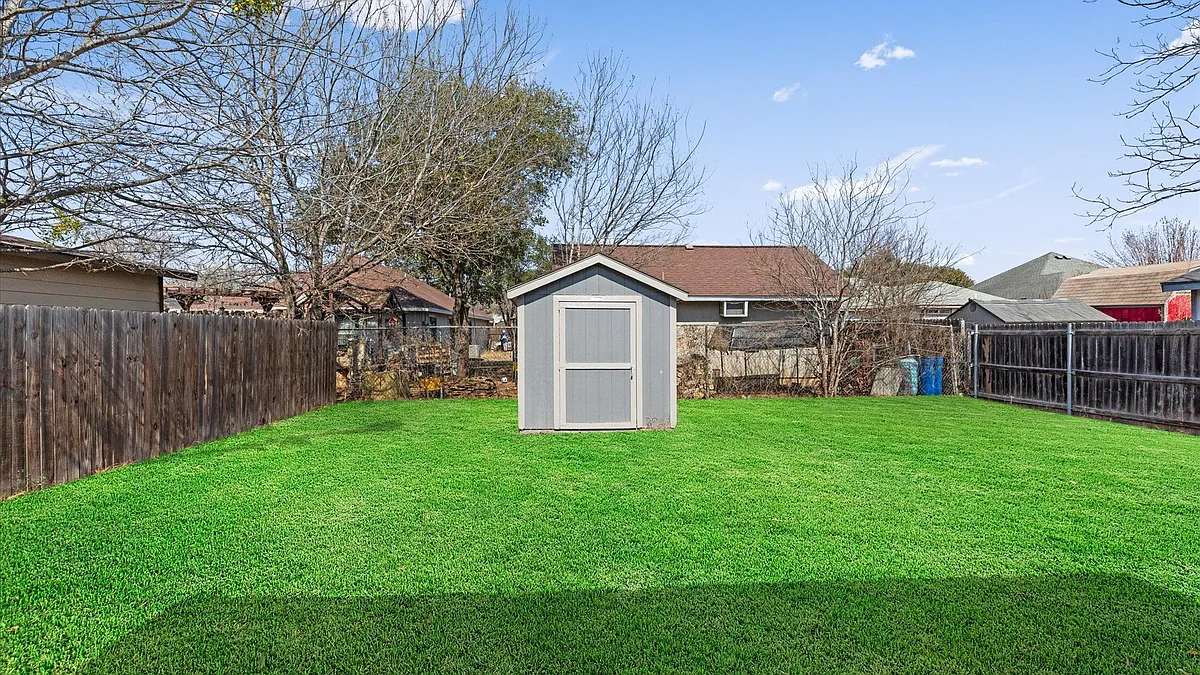 Building Photo - 3411 Avoca Dr