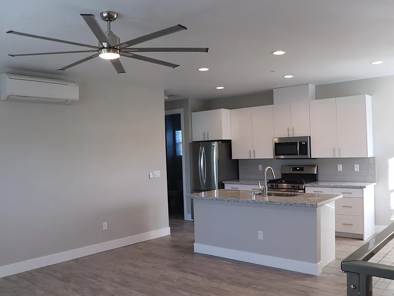 1306 Roycroft Ln #B — Photo 2