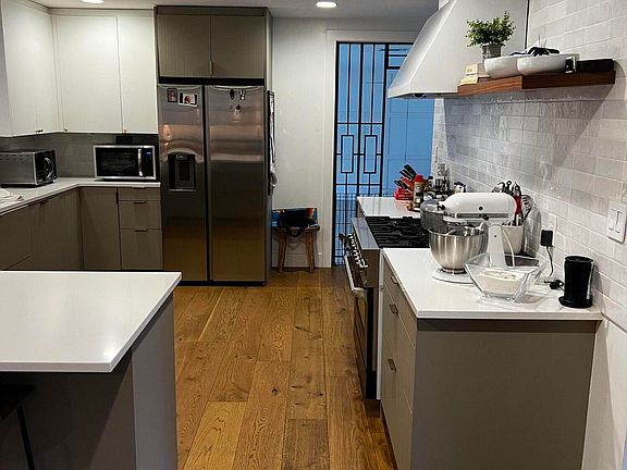 2nd image of 110 Oakview Rd