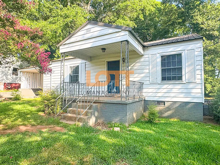 126 Irene Cir — Photo 1