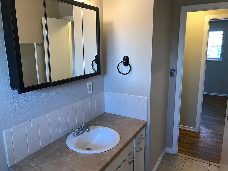 707 James St — Photo 17