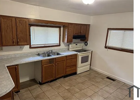 3 bed, 1200 sqft, $1,250 — Photo 3