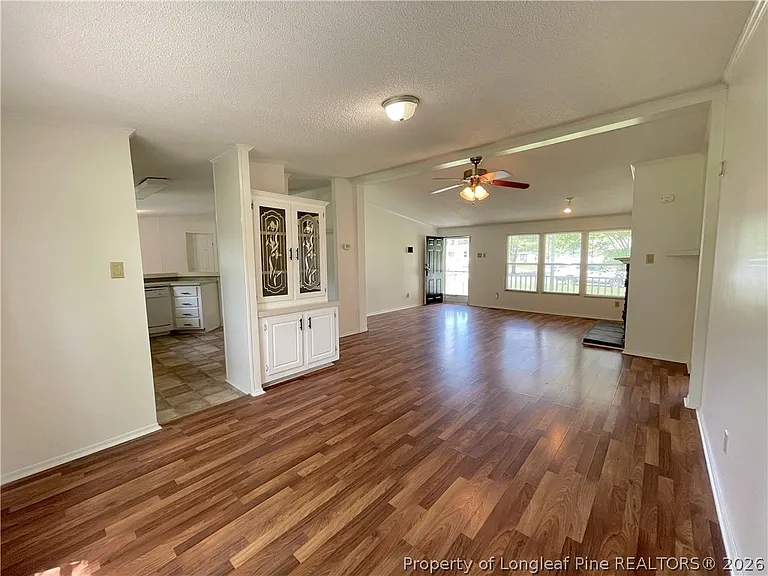 424 Washington Ln — Photo 11