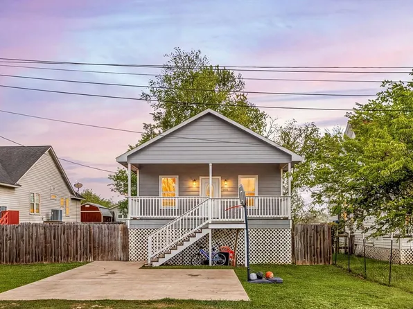 805 E Mulberry Ave, Wharton, TX 77488