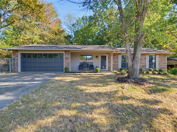 1669 W Cedar St, Fayetteville, AR 72703