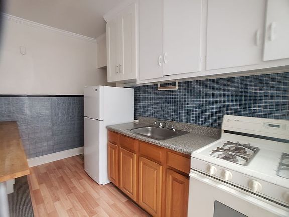 3rd image of 23-79 Crescent St #1F