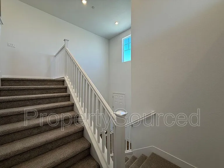 1336 N Martorella Ave — Photo 25
