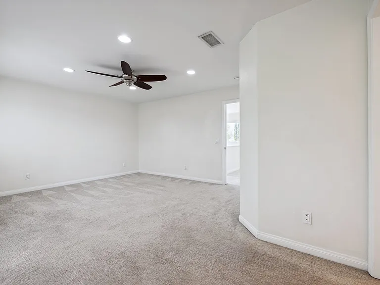 526 Houston Dr — Photo 20