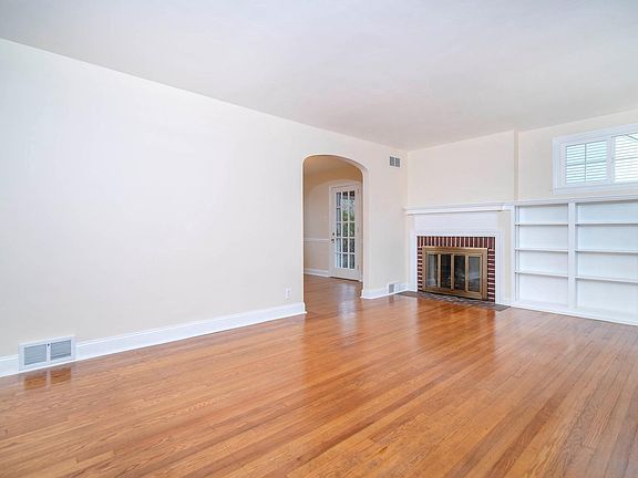 3rd image of 9 Palace Ave