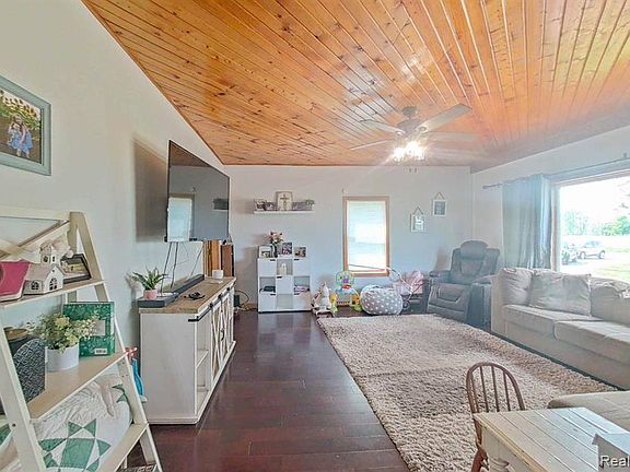 4th image of 3074 N Webberville Rd