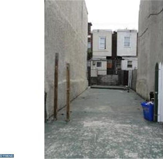 2nd image of 2253 E Cambria St