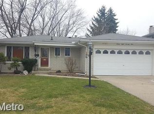 2871 Clayton Dr, Troy, MI