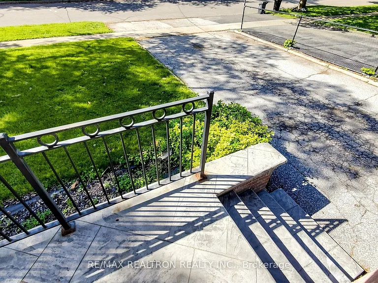 398 Connaught Ave — Photo 36