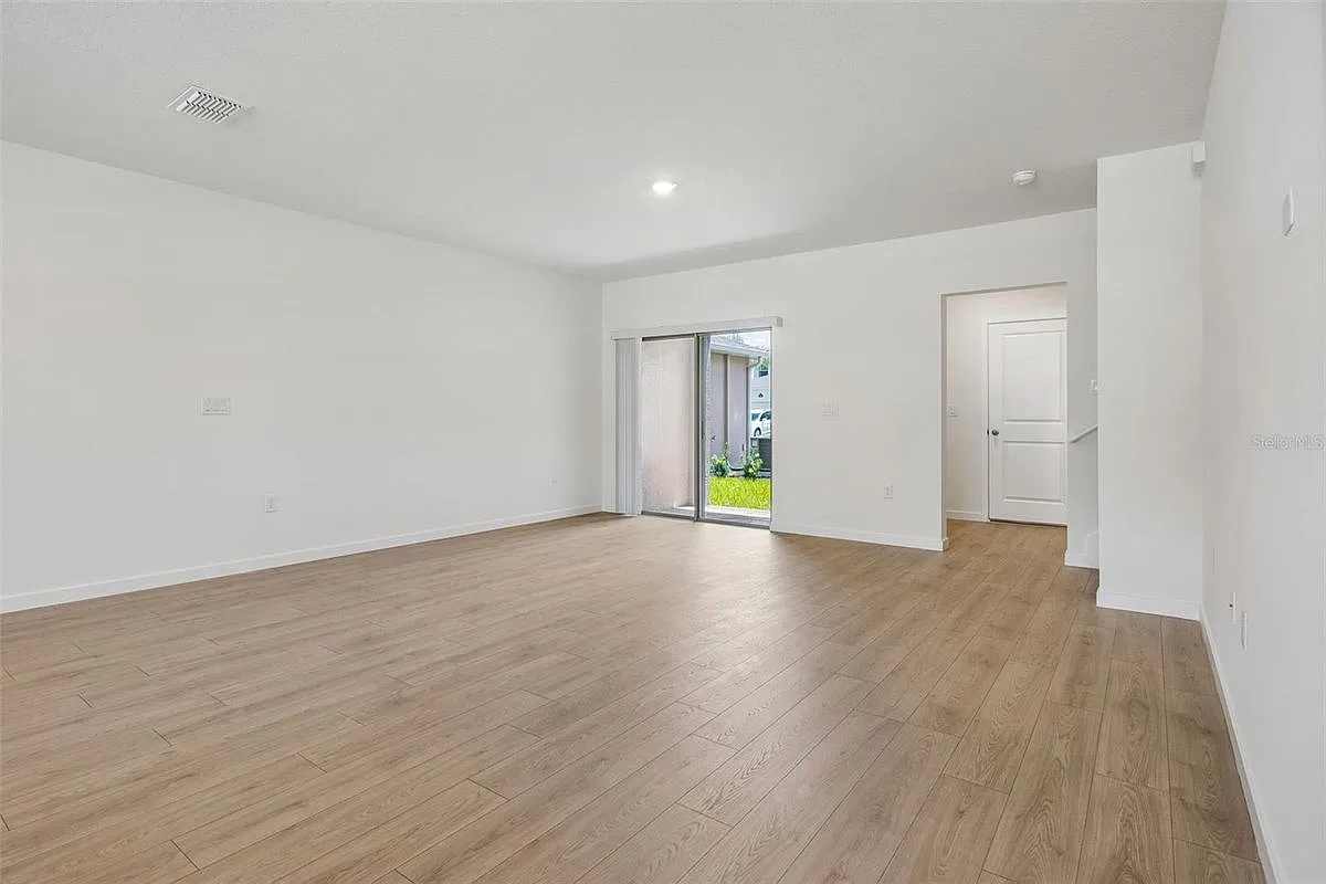 3 bed, 2.5 bath, 1567 sqft, $2,950 — Photo 3
