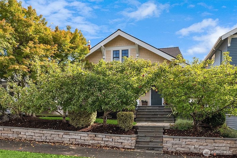 2nd image of 6264 19th Avenue NE