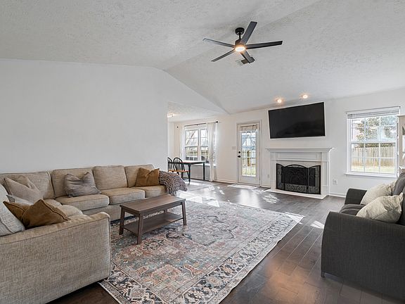 4th image of 2213 Newport Dr