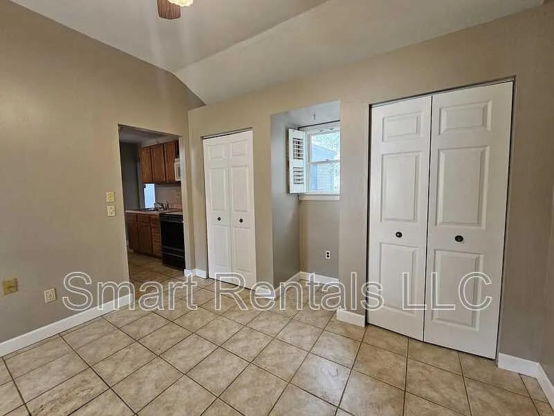 3 bed, 1.0 bath, 972 sqft, $1,399 — Photo 3