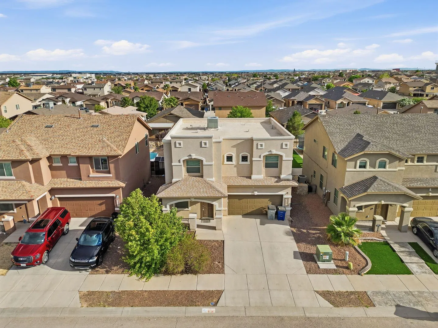 Beautiful Park-Front Rental | Spacious Living & Exceptional Backyard! — Photo 2