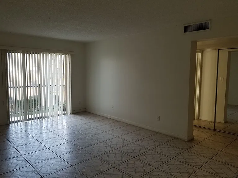 5820 N Church Ave #310 — Photo 5