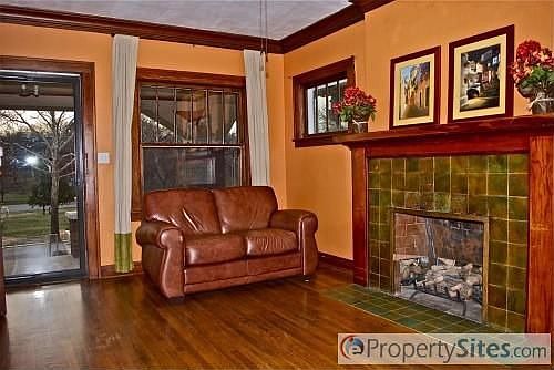 5th image of 4137 Kenwood Ave