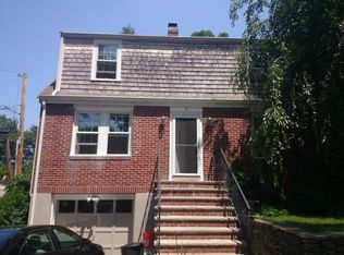 2 Hackensack Cir, Chestnut Hill, MA 02467